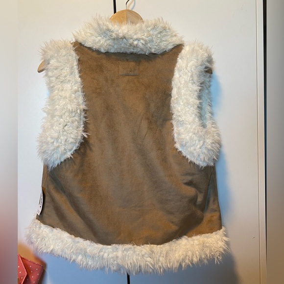 Old Navy Women's Fur trim vest size Medium - Picture 6 of 8